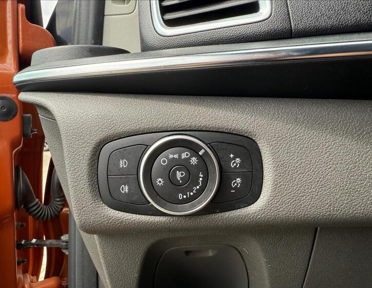 Ford Tourneo Custom 16