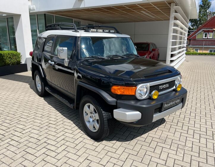 Toyota FJ 8