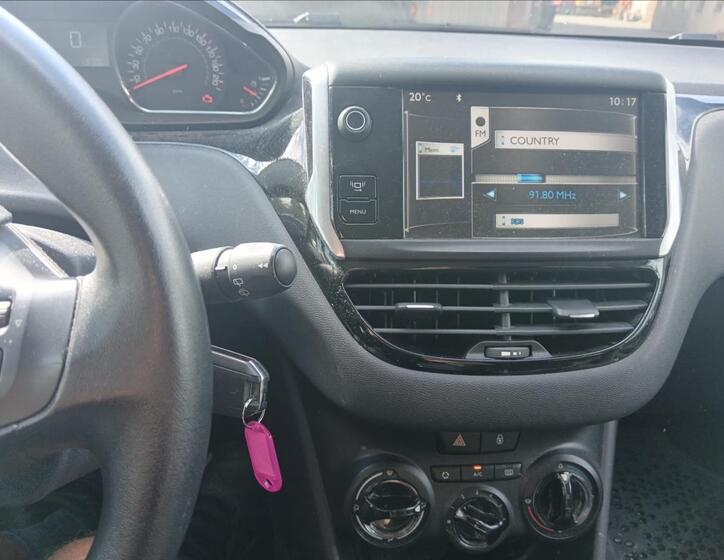 Peugeot 208 21