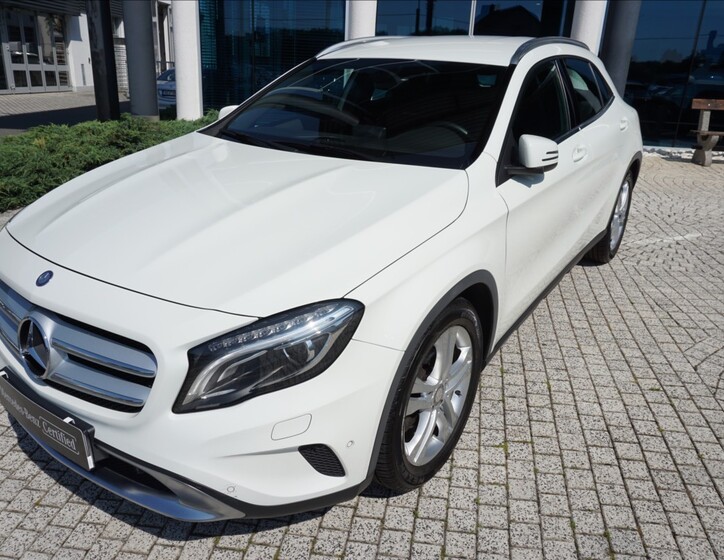 Mercedes-Benz GLA 3