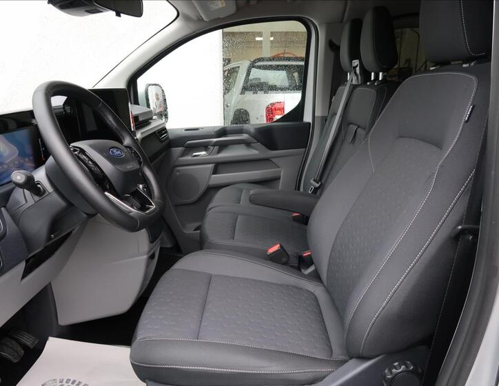 Ford Tourneo Custom 11