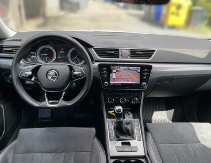 Škoda Superb 9