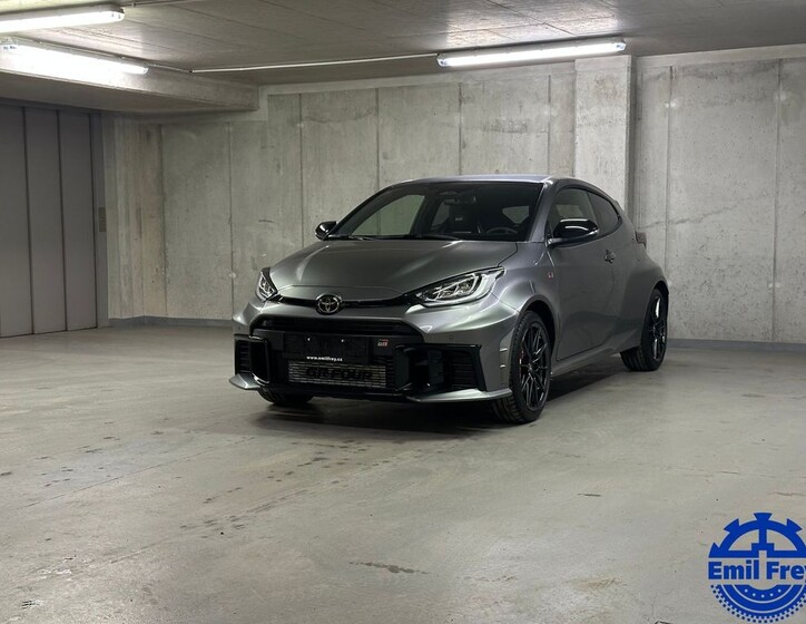 Toyota Yaris 1