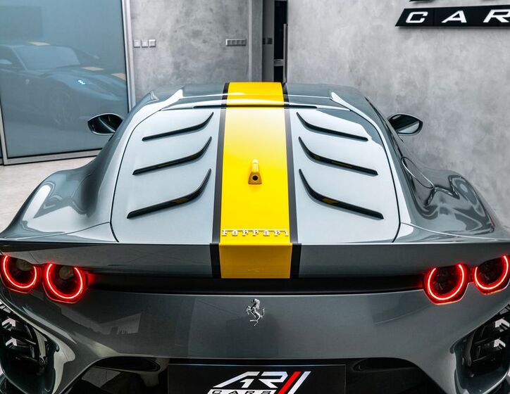 Ferrari 812 4