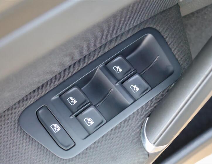 Volkswagen Golf 16