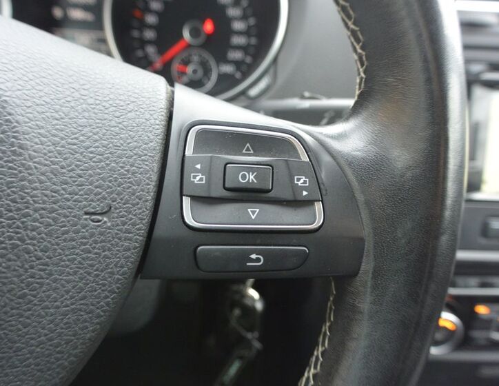 Volkswagen Golf 16