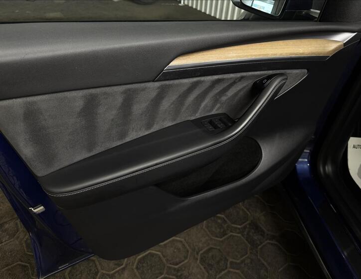 Tesla Model Y 14