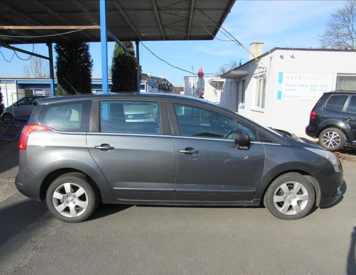 Peugeot 5008 8