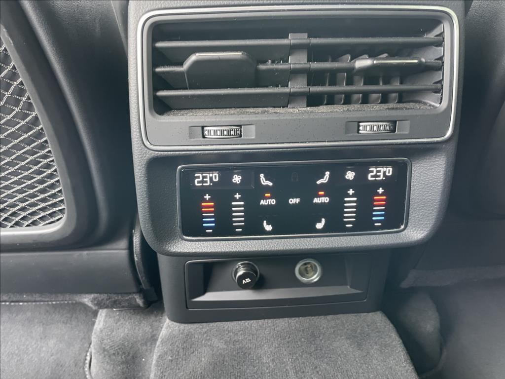 Audi SQ8 10