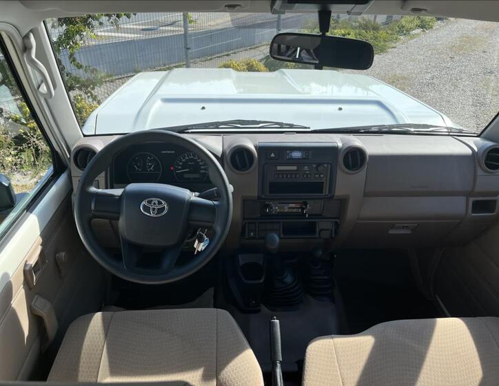 Toyota Land Cruiser 12
