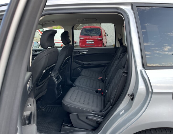Ford Galaxy 18