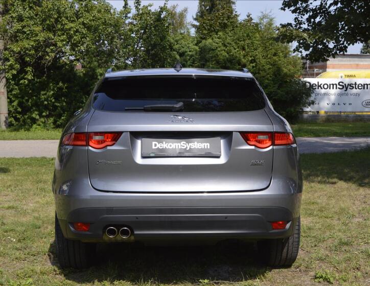 Jaguar F-Pace 6
