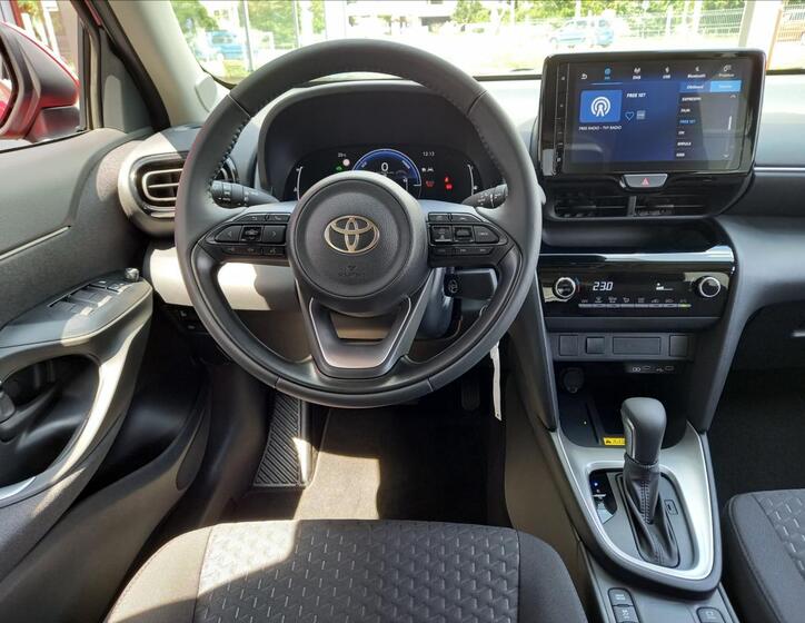 Toyota Yaris Cross 12