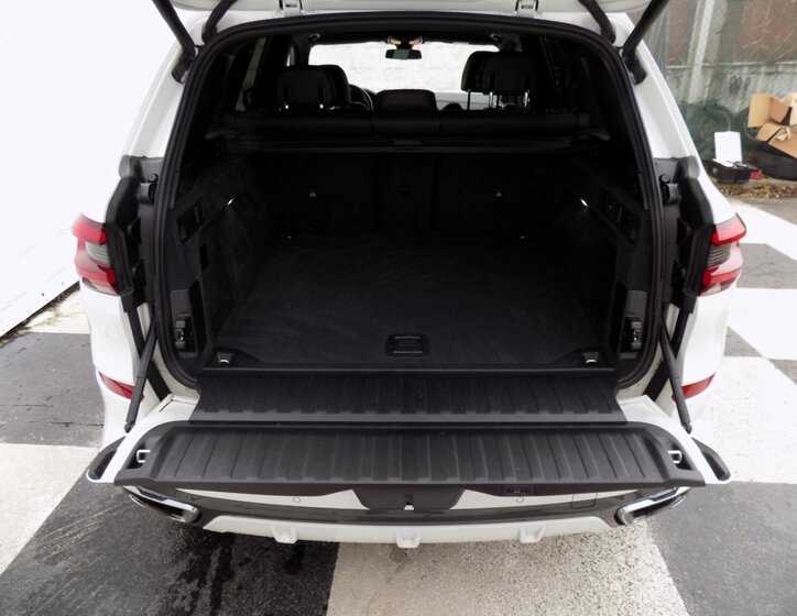 BMW X5 8