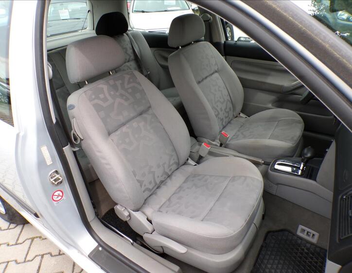 Volkswagen Golf 16