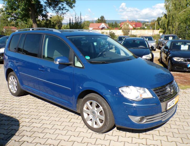 Volkswagen Touran 1