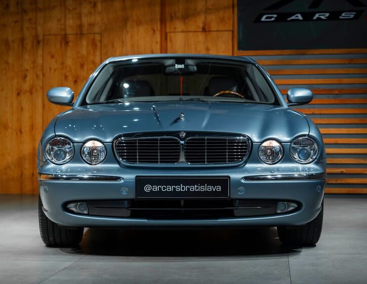Jaguar XJ8 8