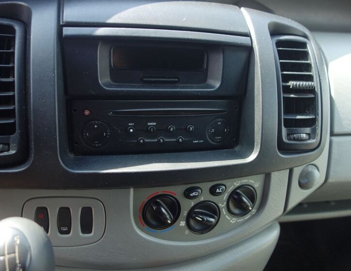Opel Vivaro 21