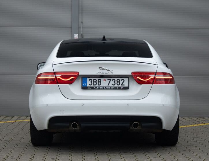 Jaguar XE 6
