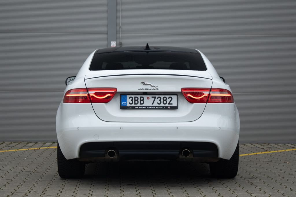 Jaguar XE