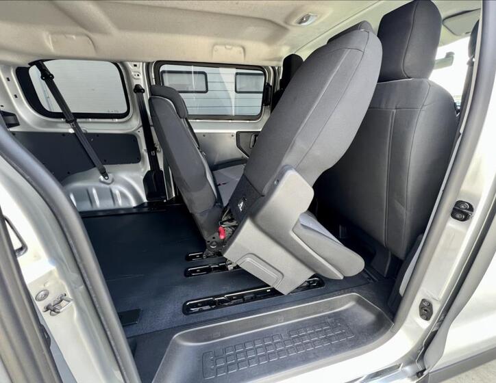 Peugeot Traveller 17