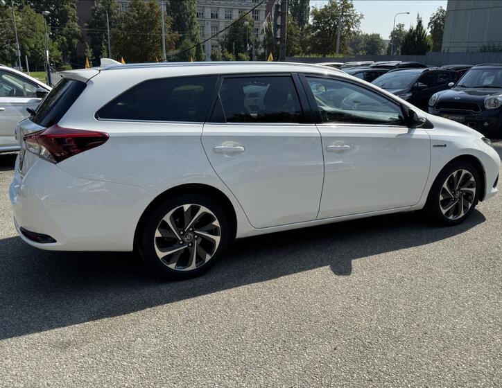 Toyota Auris 4