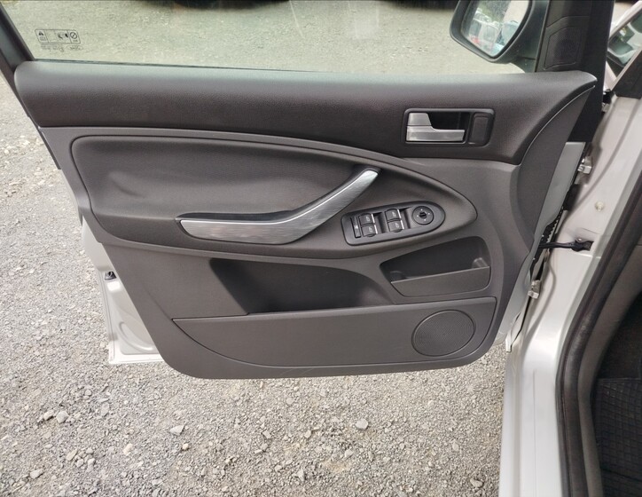 Ford C-MAX 9