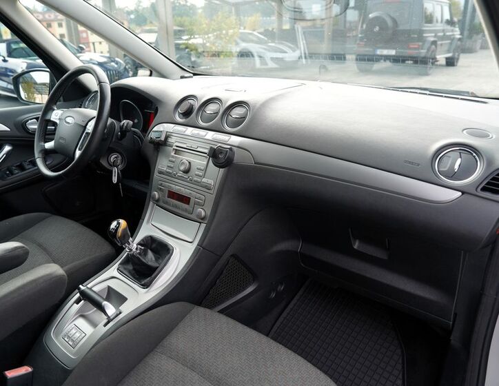 Ford Galaxy 26