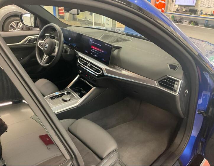 BMW i4 5