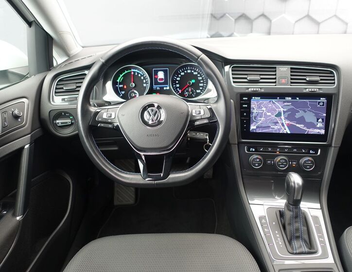 Volkswagen Golf 8