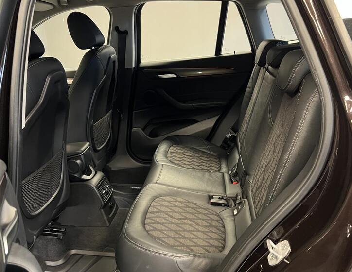 BMW X1 8