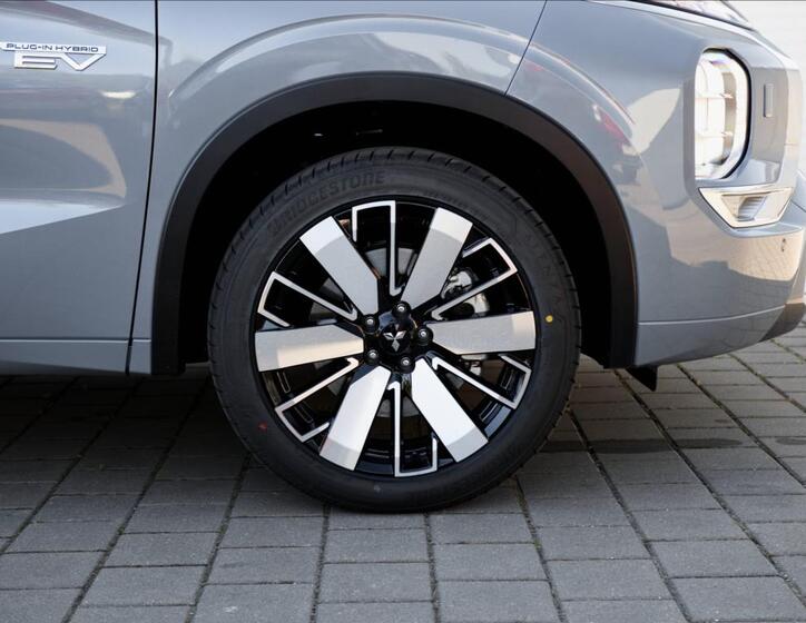 Mitsubishi Outlander 20