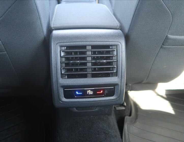 Volkswagen Golf 20