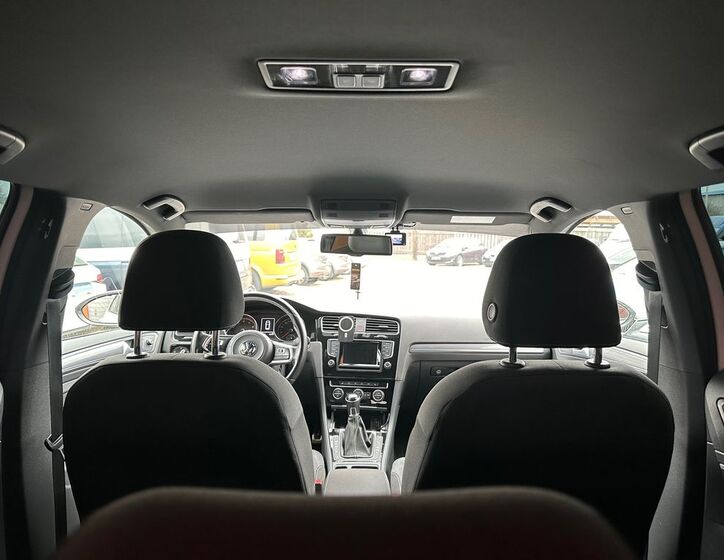 Volkswagen Golf 32
