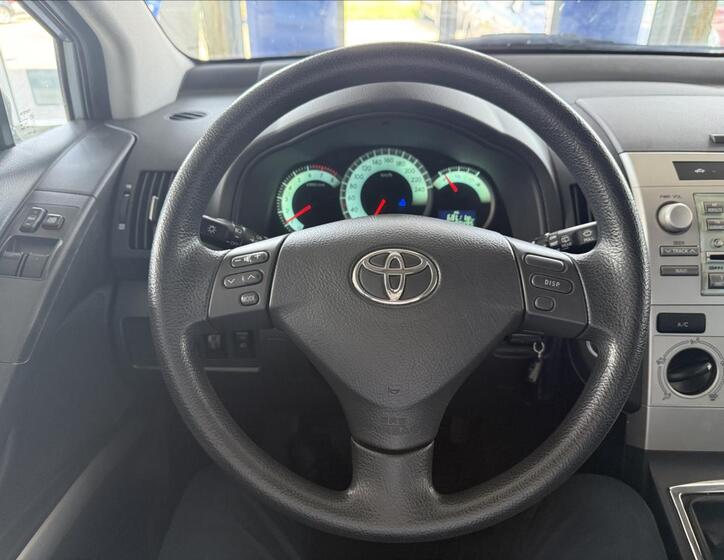 Toyota Corolla Verso 13