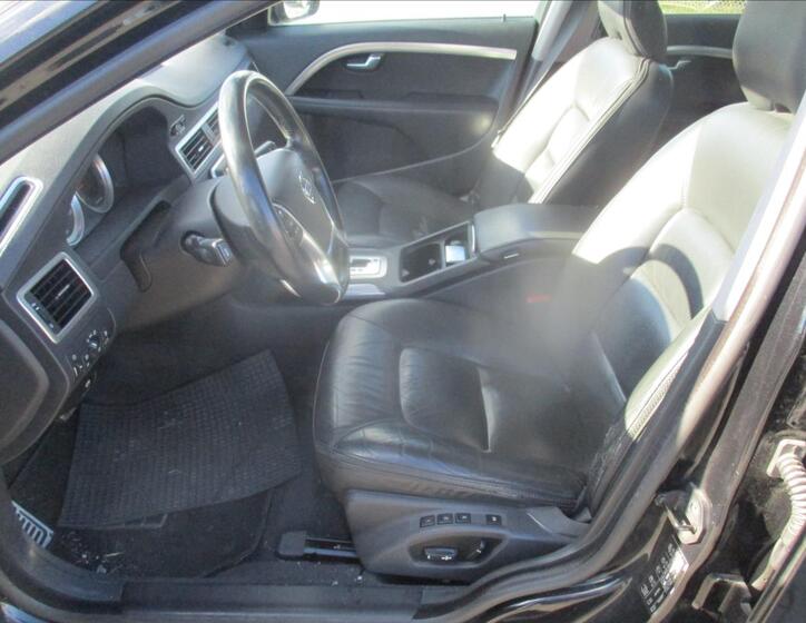 Volvo XC70 8