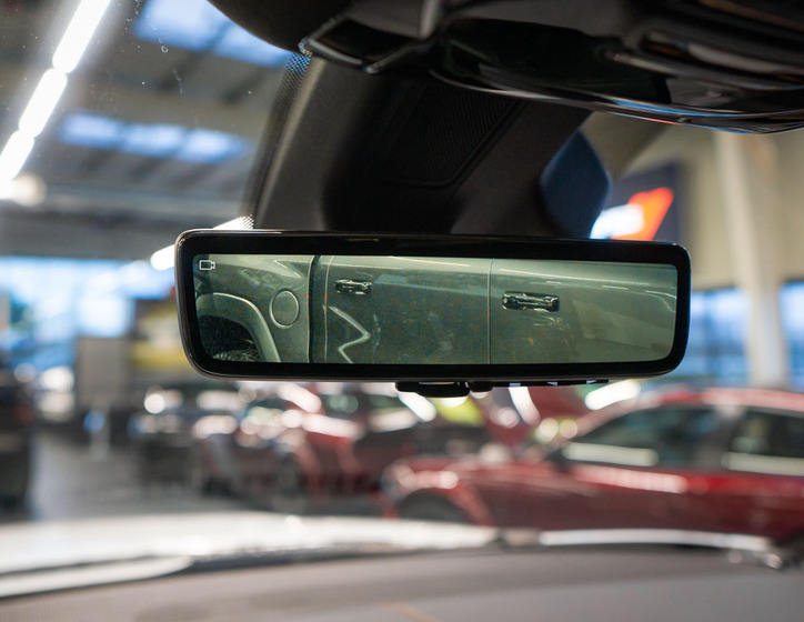 Jeep Grand Wagoneer 39