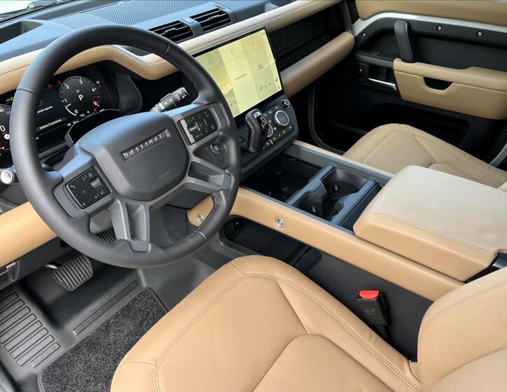 Land Rover Defender 14