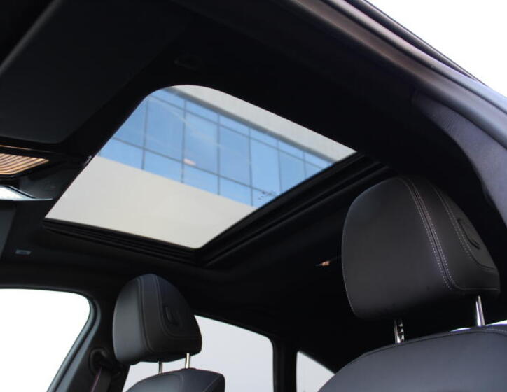 BMW i4 12