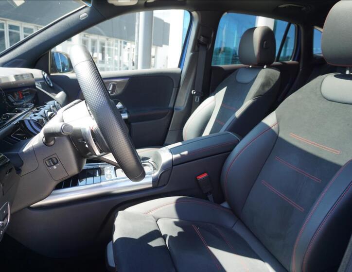 Mercedes-Benz GLA 13