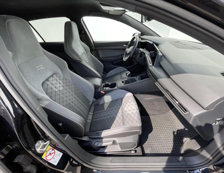 Volkswagen Golf 17