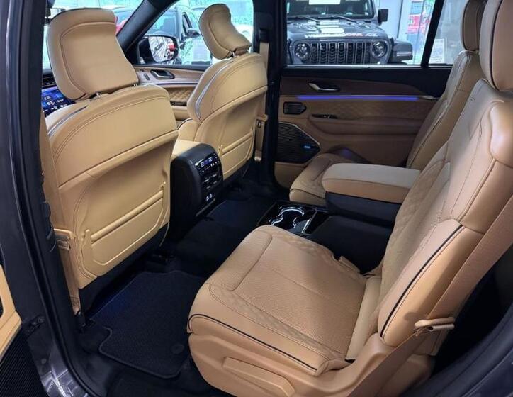 Jeep Grand Cherokee 9