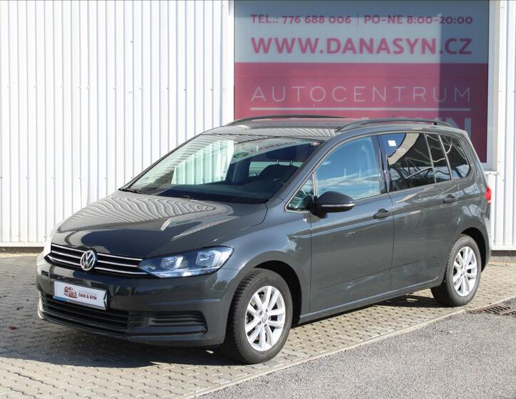 Volkswagen Touran 1