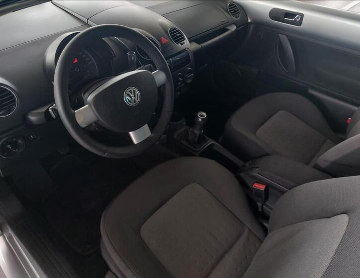 Volkswagen New Beetle 7