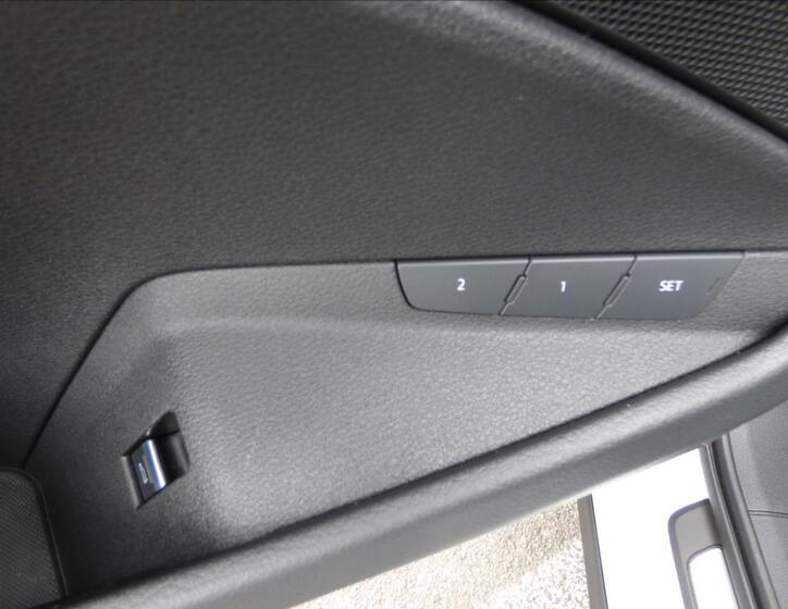 Audi e-tron 15