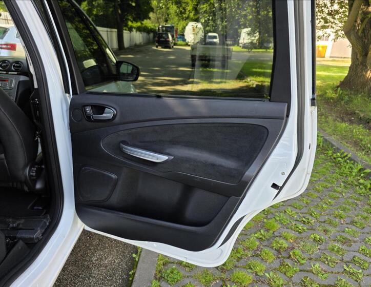 Ford Galaxy 26