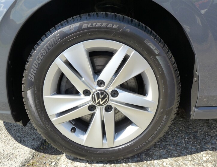 Volkswagen Golf 9