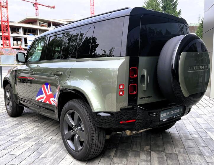 Land Rover Defender 4