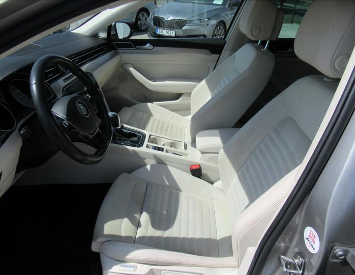 Volkswagen Passat 9