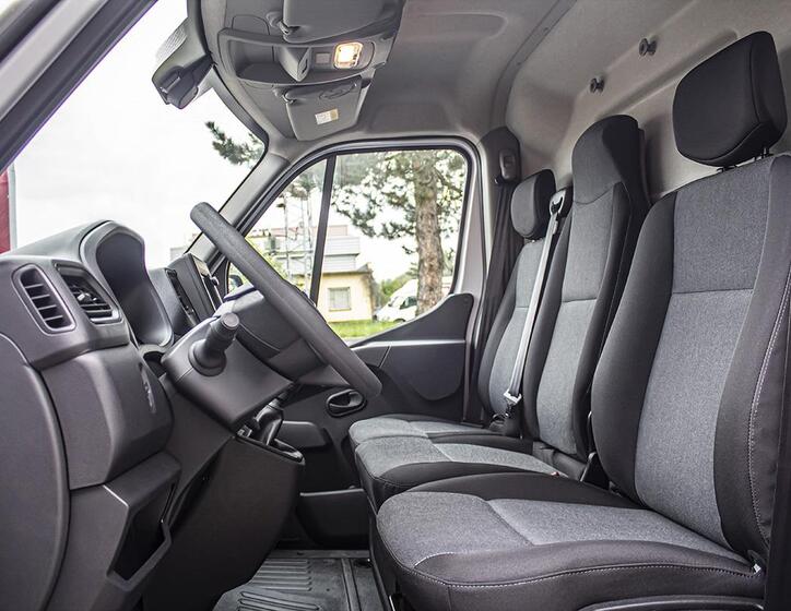 Nissan NV400 25